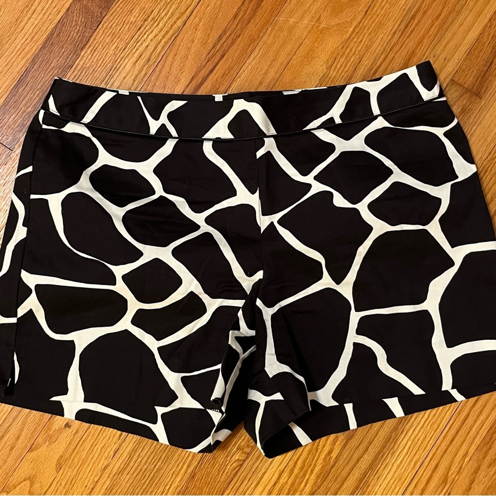 White House Black Market Giraffe Print Shorts Size 10